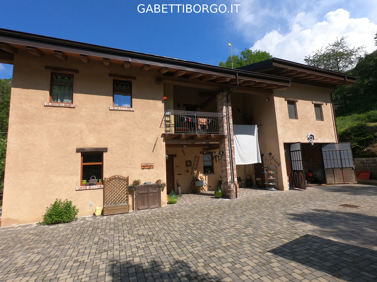 Rustico/Casale/Castello in vendita in Via dei Gina, 0, Boves