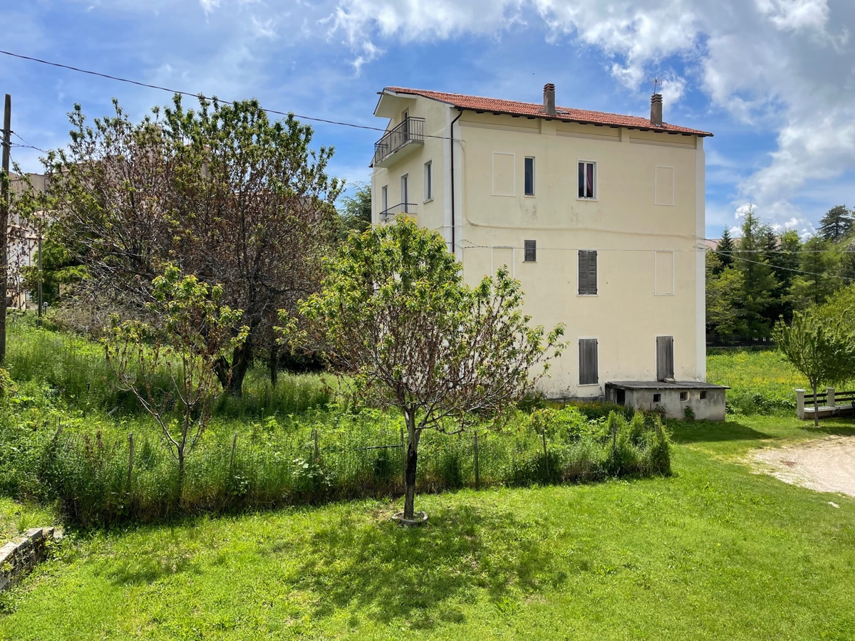 Appartamento in vendita a Castel Del Monte (AQ)