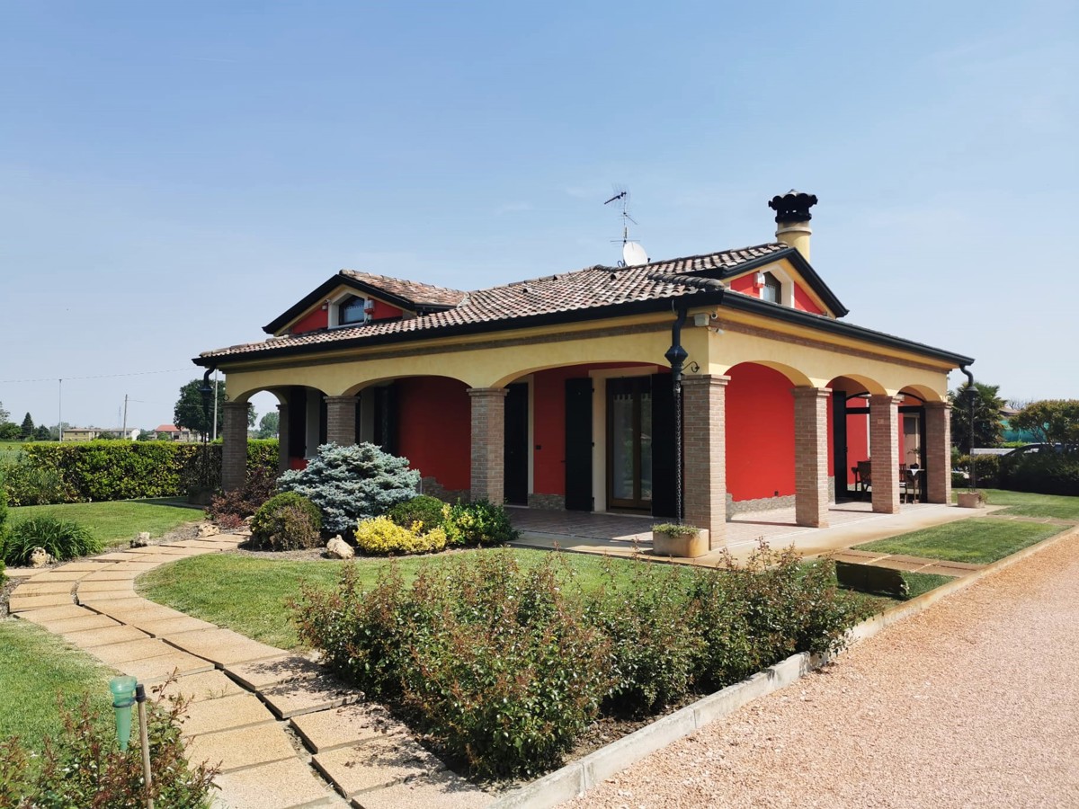 Villa in vendita a Bergantino (RO)