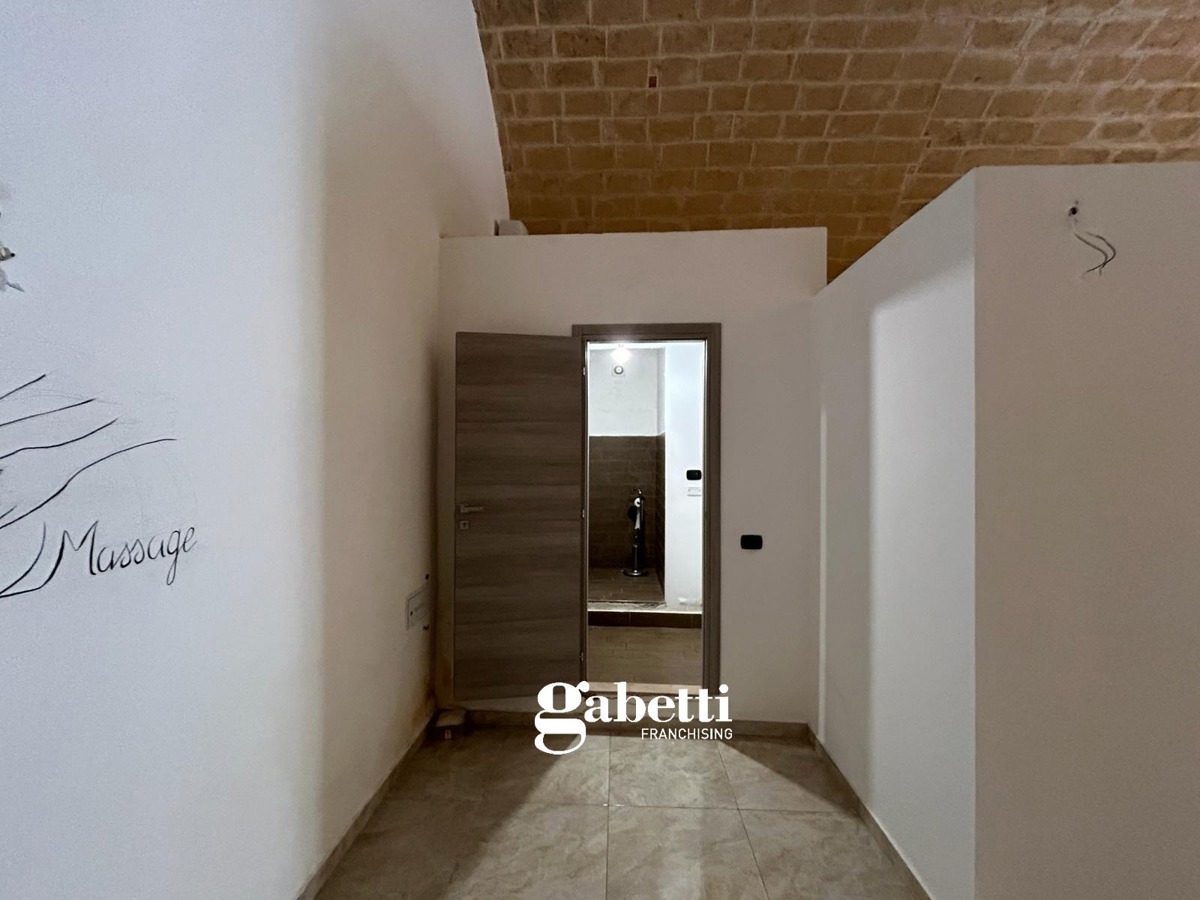 Negozio in affitto a Canosa Di Puglia (BT)