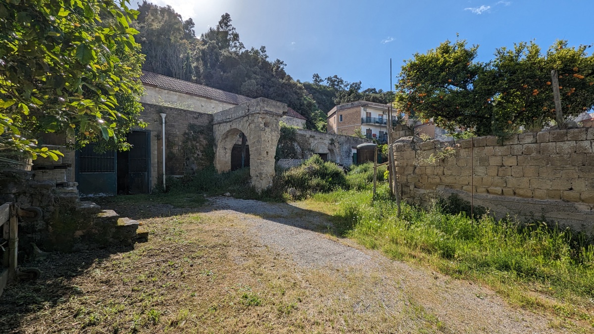 Palazzo in vendita a Torregaveta, Bacoli (NA)