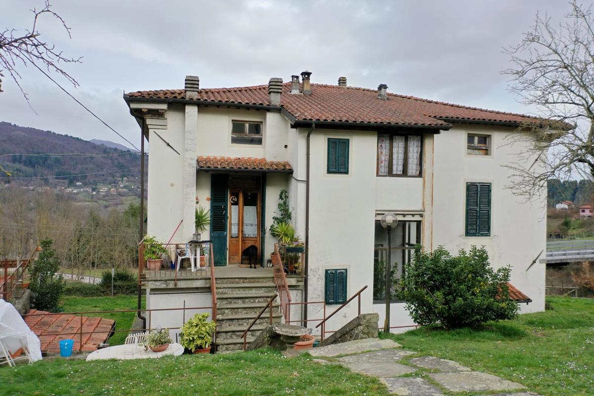 Villa in vendita a Camporgiano (LU)