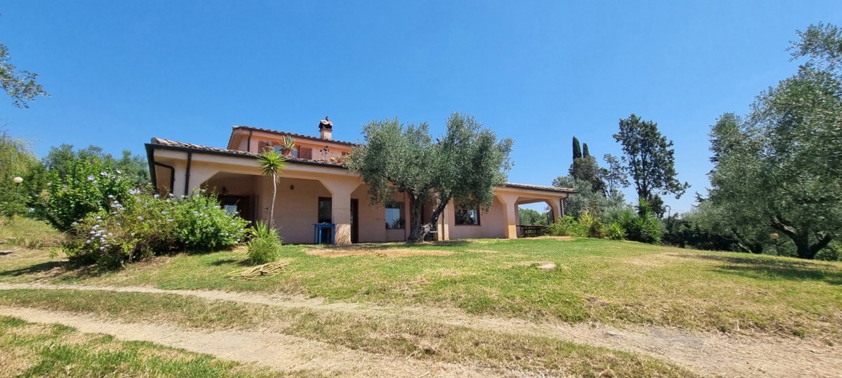 Villa in vendita a Sacrofano (RM)