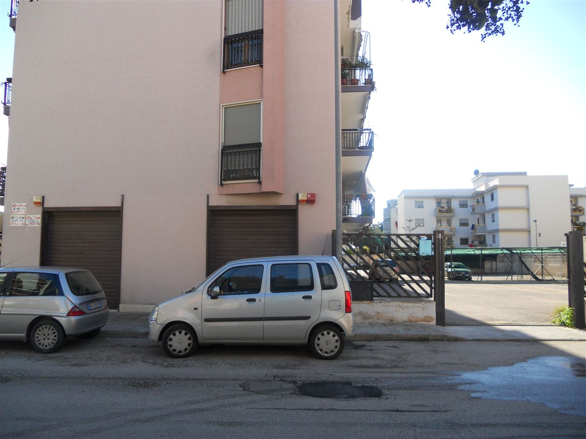 Foto 4 di 5 - Negozio in vendita a Taranto