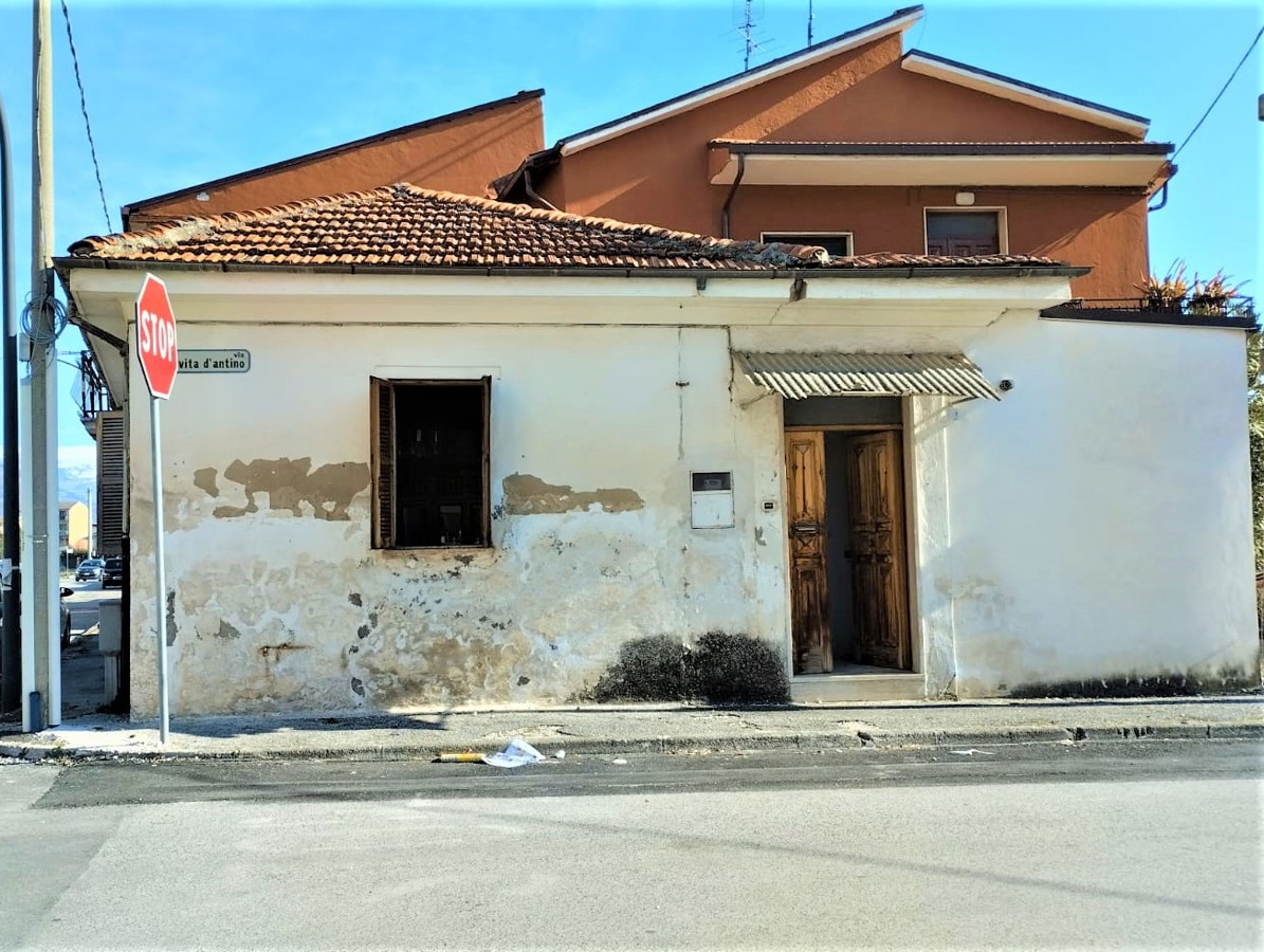 Foto 2 di 11 - Casa indipendente in vendita a Avezzano