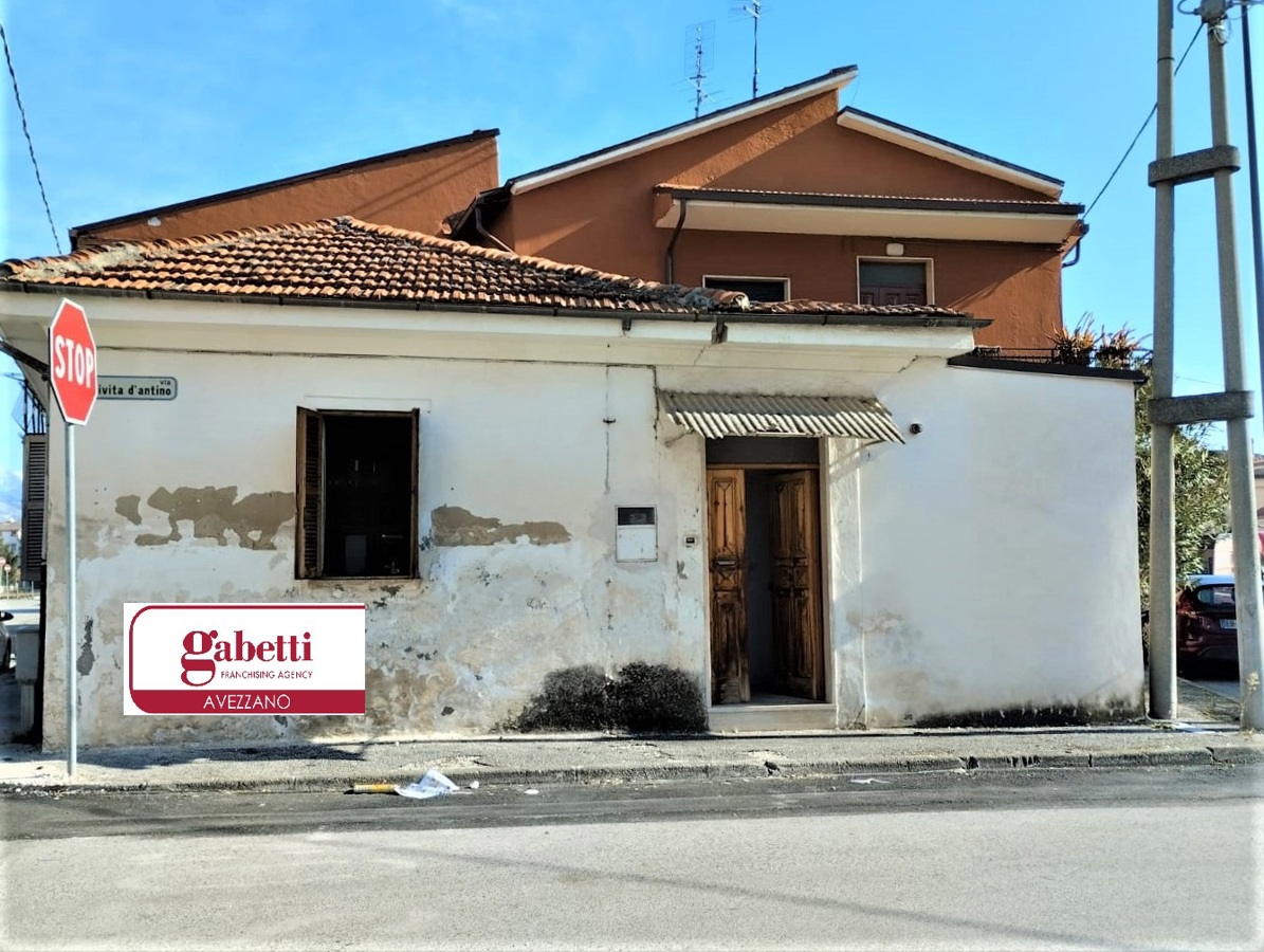 Foto 1 di 11 - Casa indipendente in vendita a Avezzano