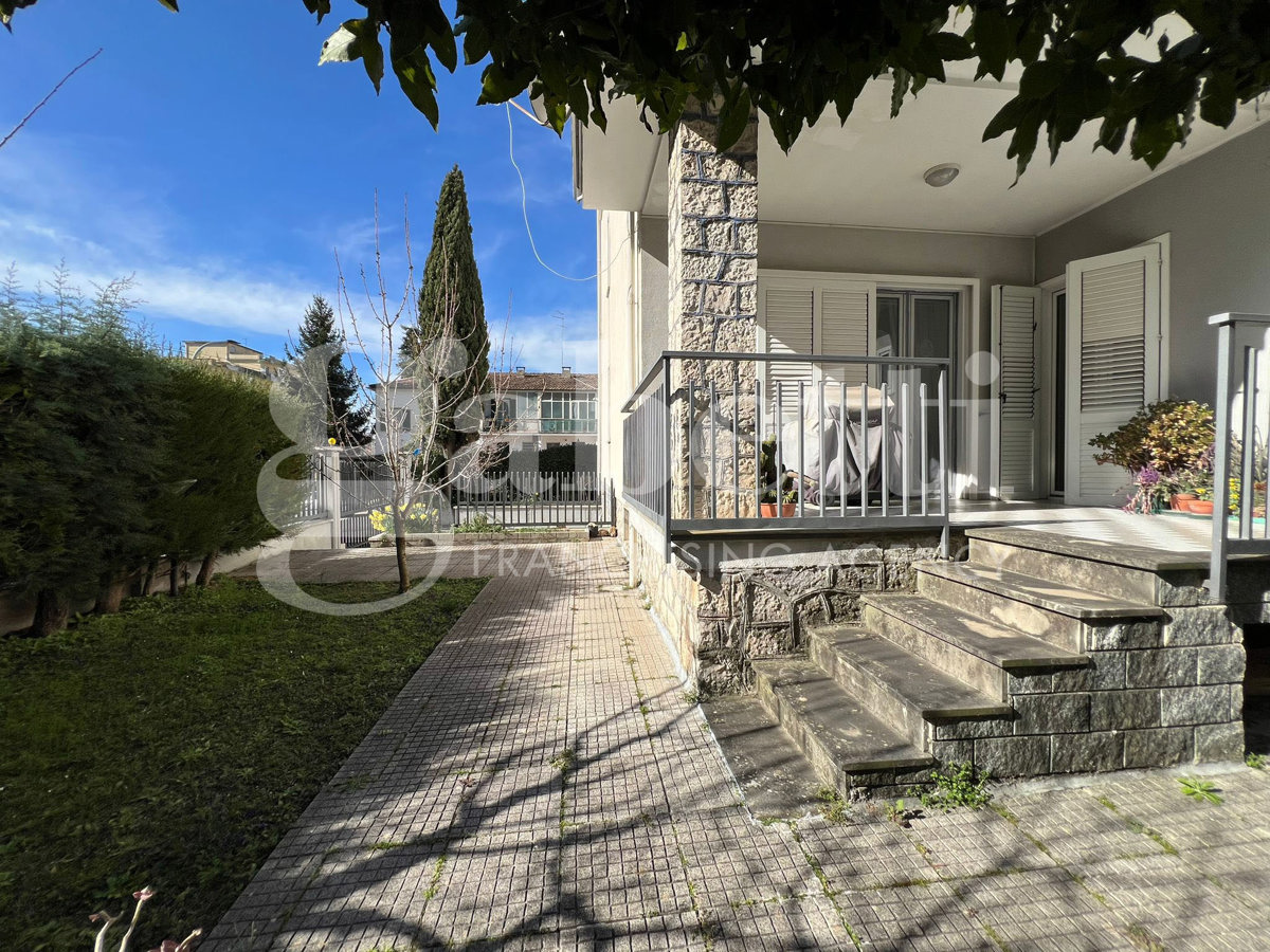 Foto 25 di 31 - Villa in vendita a Isernia