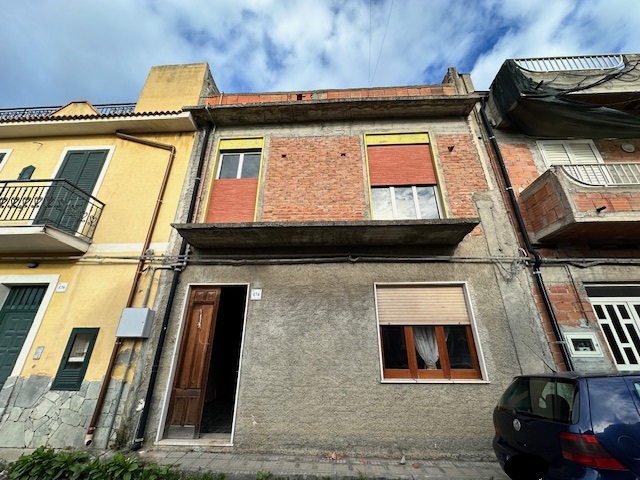 Foto 1 di 16 - Casa indipendente in vendita a Barcellona Pozzo di Gotto
