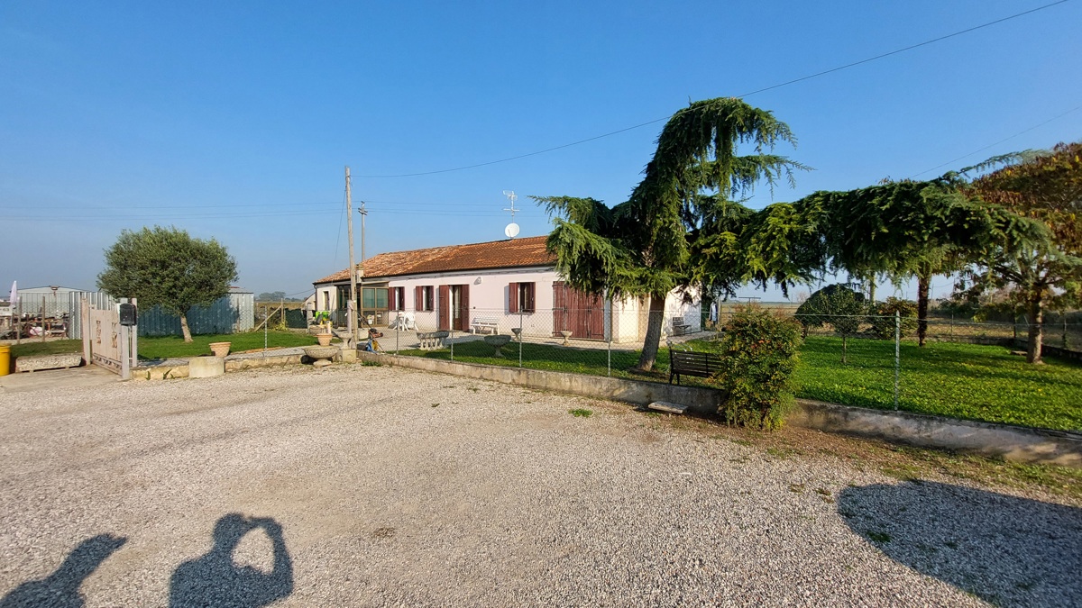 Foto 2 di 24 - Villa in vendita a Cavarzere
