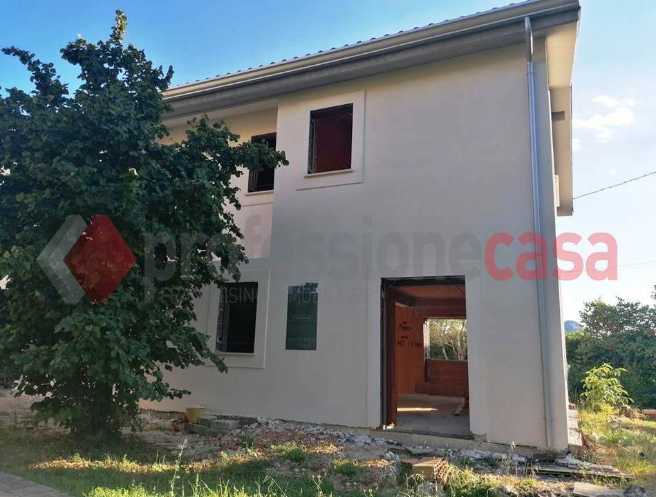 Foto 1 di 15 - Villa a schiera in vendita a Cervaro