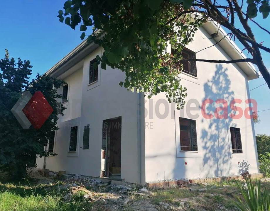 Foto 14 di 15 - Villa a schiera in vendita a Cervaro
