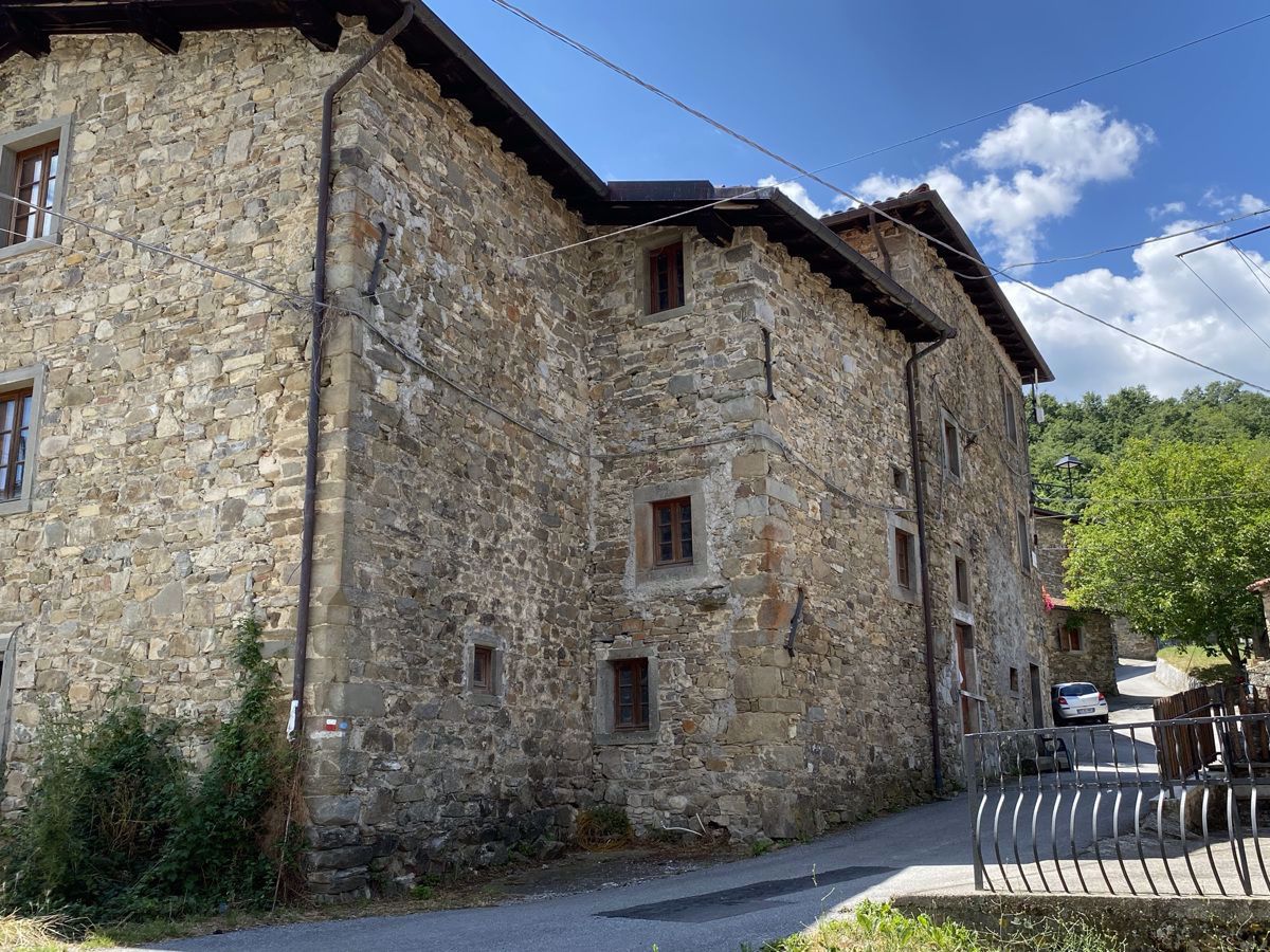 Foto 6 di 12 - Palazzo o stabile in vendita a Sillano Giuncugnano
