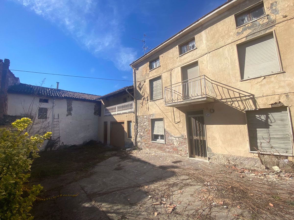 Foto 1 di 10 - Casa indipendente in vendita a Ziano Piacentino