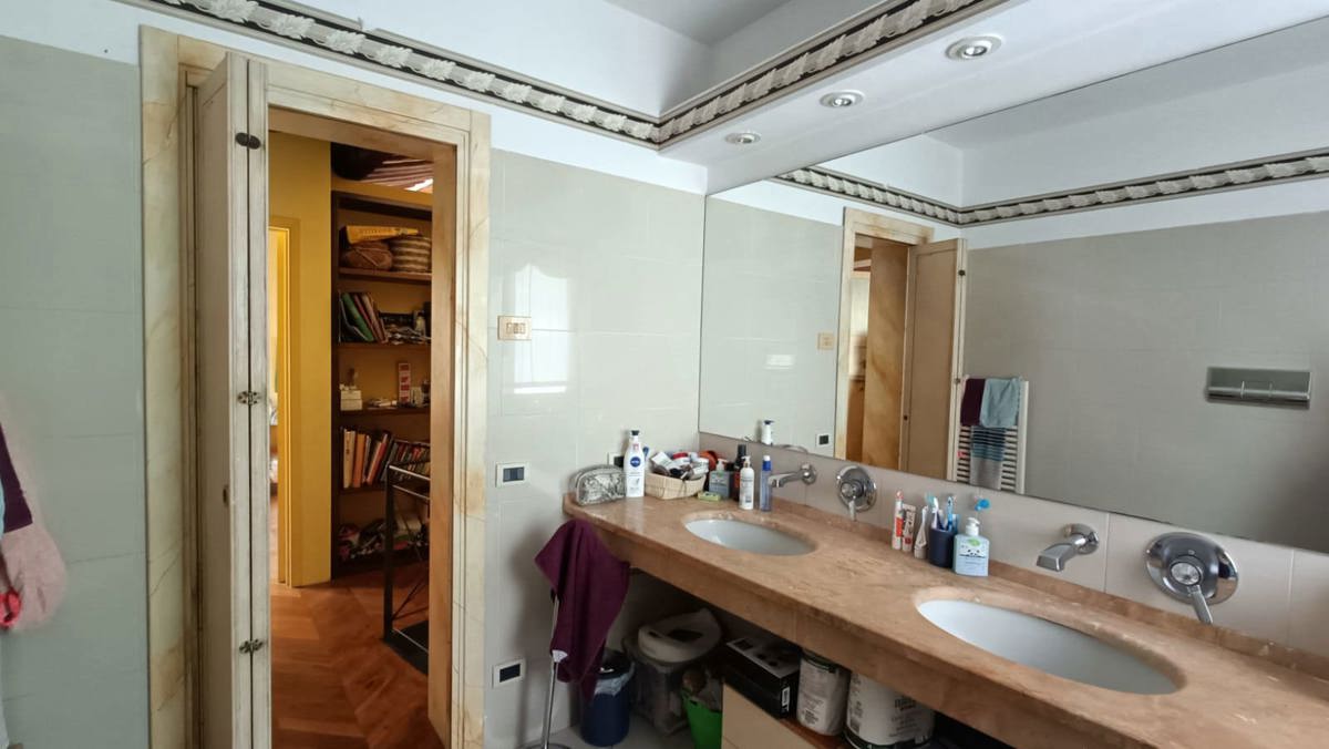Foto 38 di 45 - Appartamento in vendita a Siena