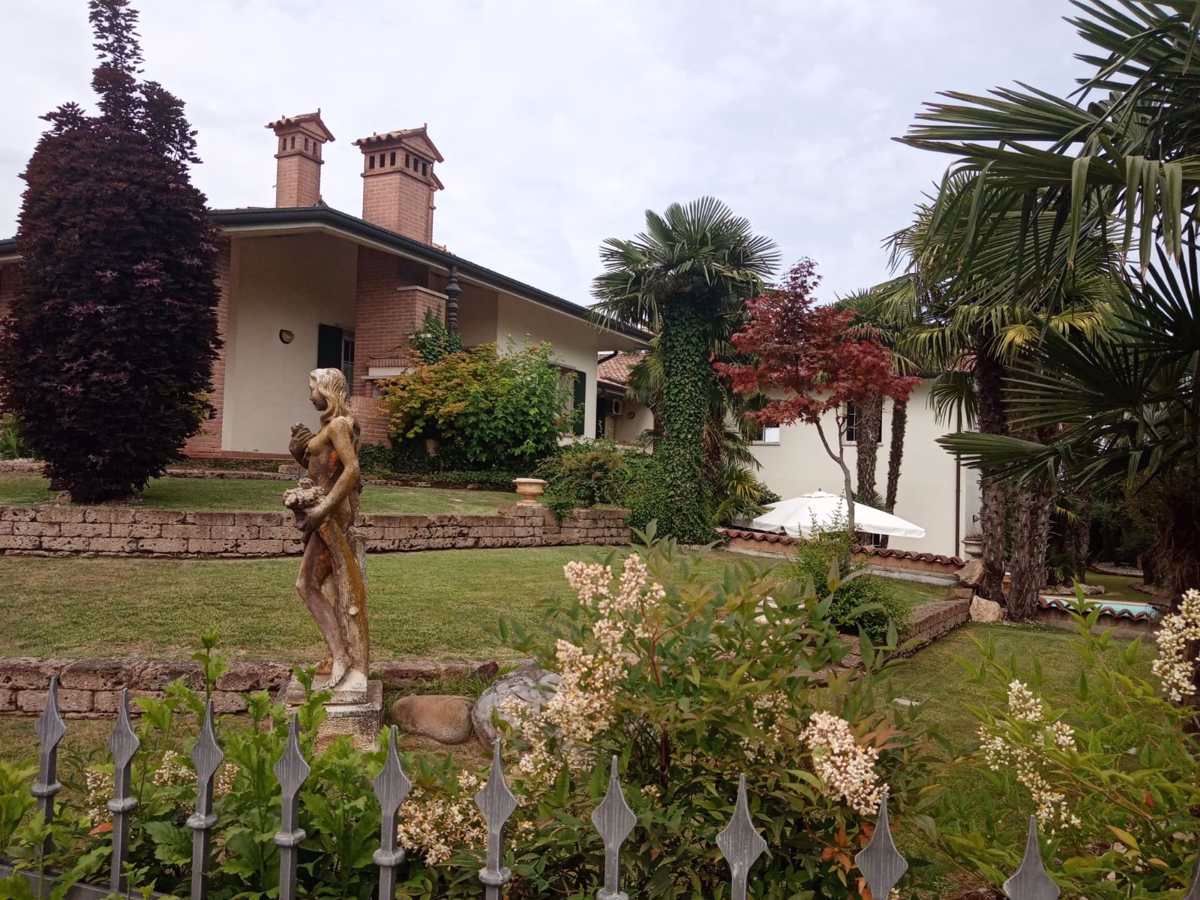 Foto 2 di 32 - Villa in vendita a Cerea