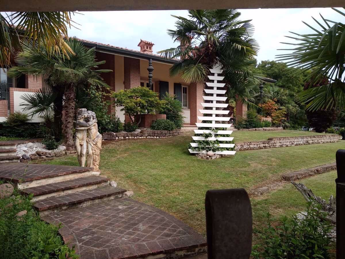Foto 1 di 32 - Villa in vendita a Cerea