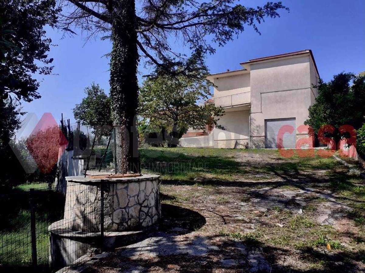 Foto 1 di 19 - Villa in vendita a Cervaro
