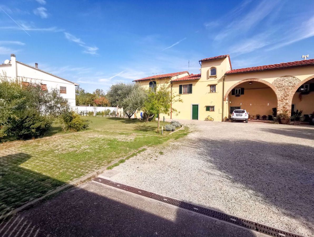 Foto 2 di 21 - Villa in vendita a Campi Bisenzio