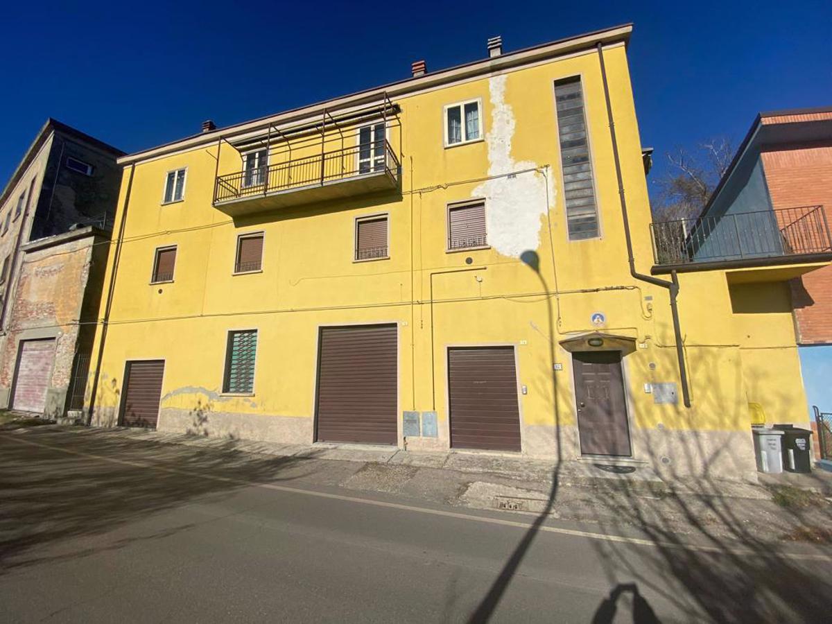 Foto 1 di 20 - Palazzo o stabile in vendita a Ziano Piacentino