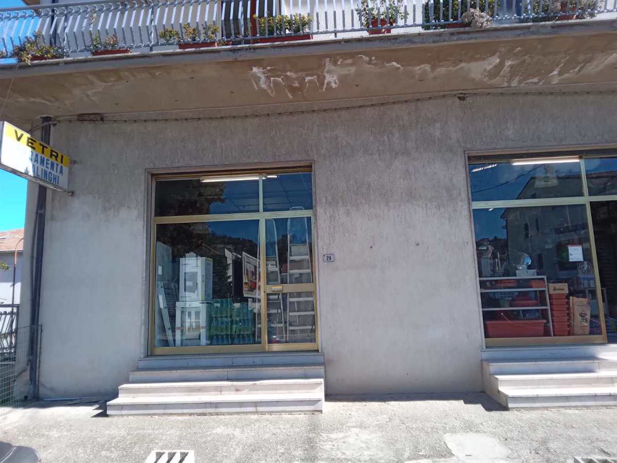 Foto 3 di 3 - Negozio in vendita a Tortoreto
