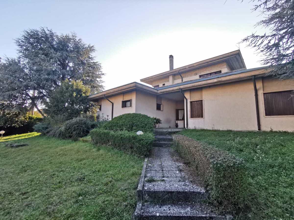 Foto 1 di 47 - Villa in vendita a Cerea