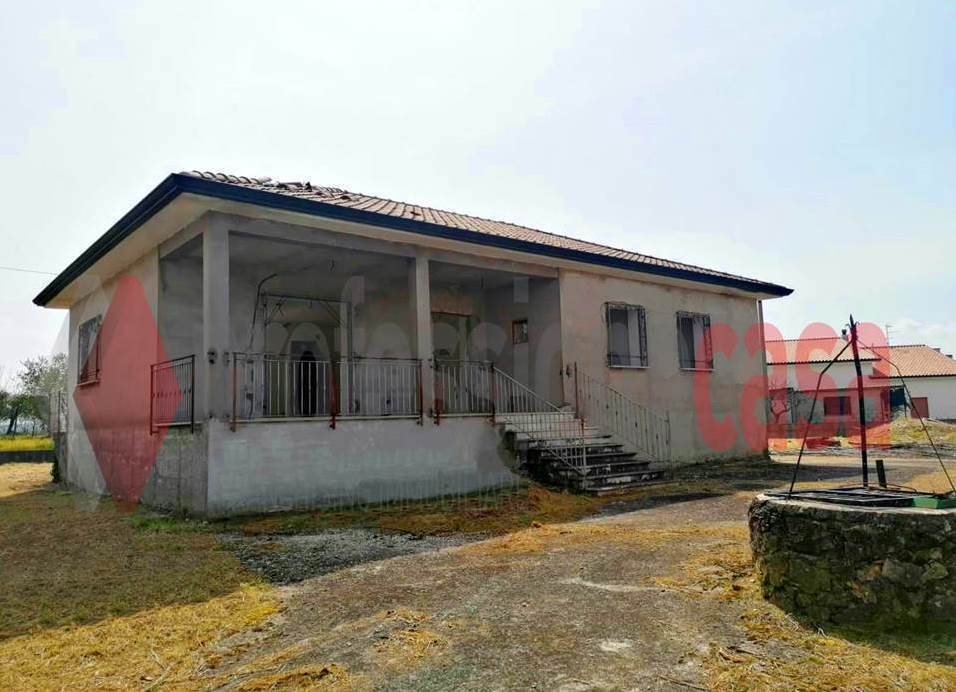 Foto 1 di 17 - Casa indipendente in vendita a Cervaro