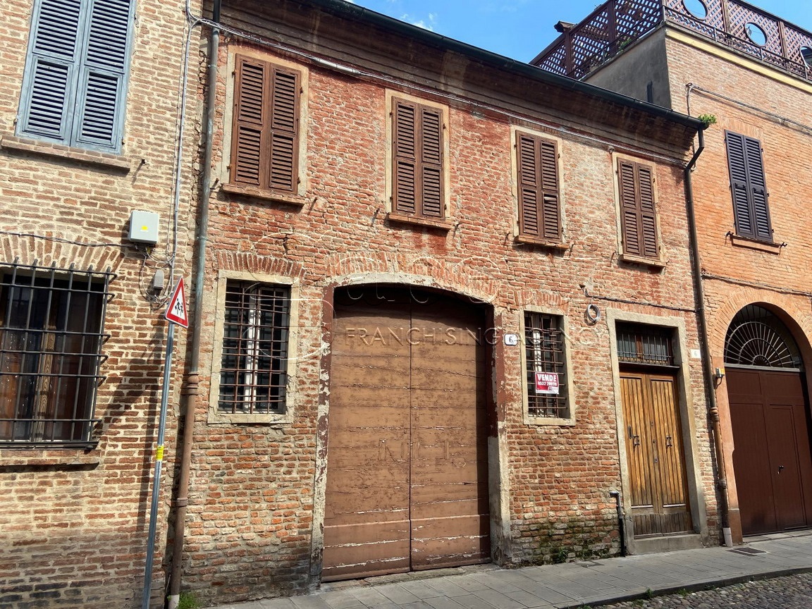 Foto 1 di 14 - Casa indipendente in vendita a Ferrara