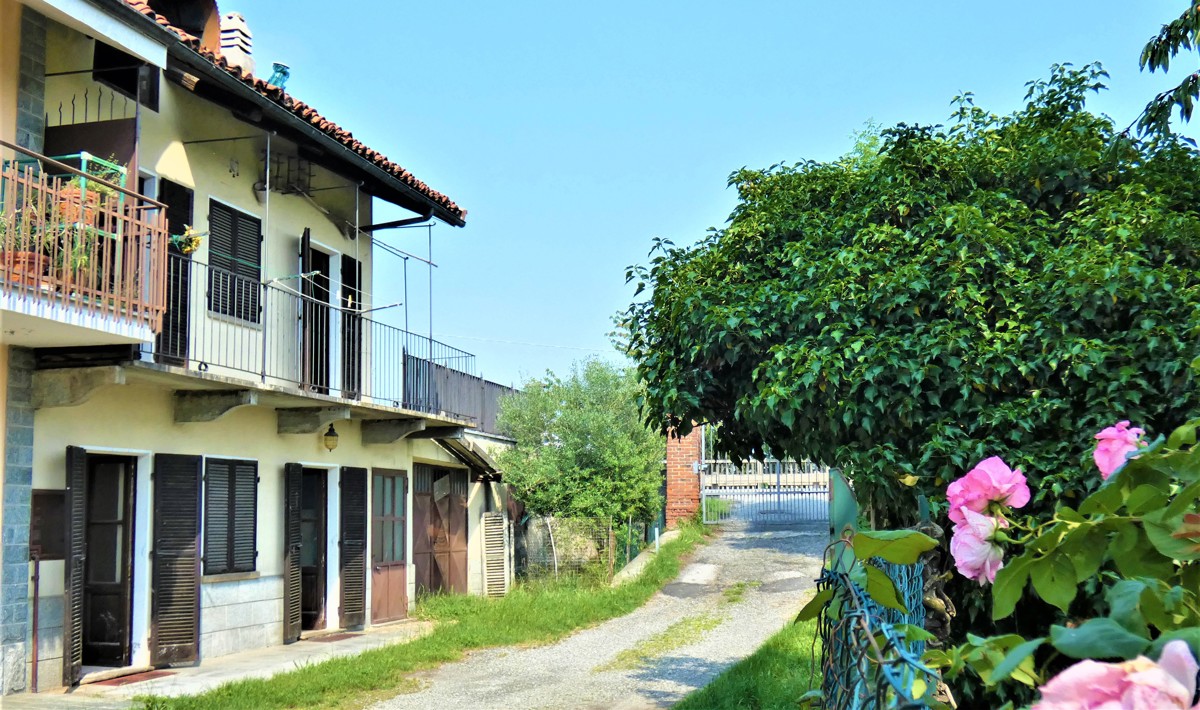 Foto 2 di 33 - Casa indipendente in vendita a Pinerolo