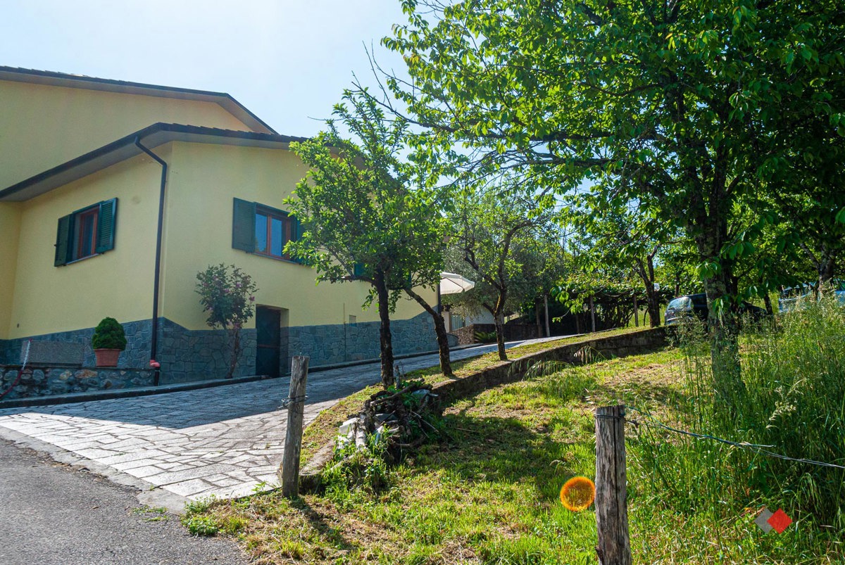 Foto 2 di 42 - Villa a schiera in vendita a Castelnuovo Garfagnana