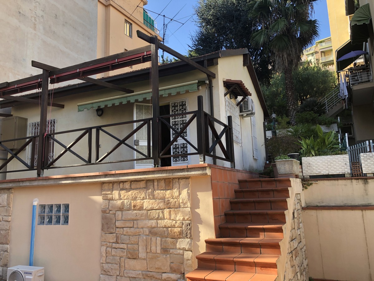 Foto 2 di 26 - Casa indipendente in vendita a Sanremo