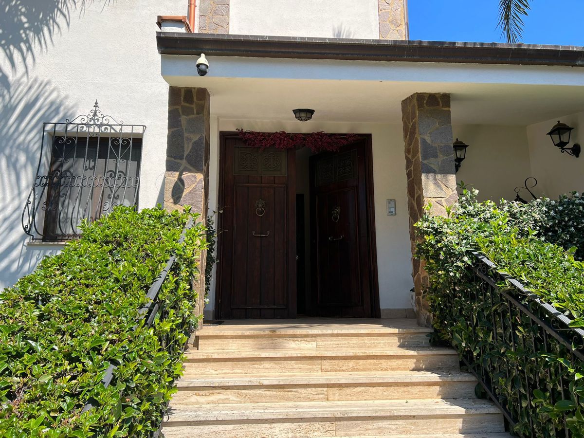Foto 3 di 35 - Casa indipendente in vendita a Palermo