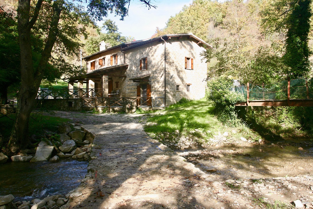 Foto 1 di 38 - Casa indipendente in vendita a Gubbio