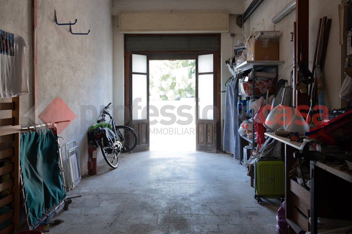 Foto 2 di 5 - Garage in vendita a Milazzo