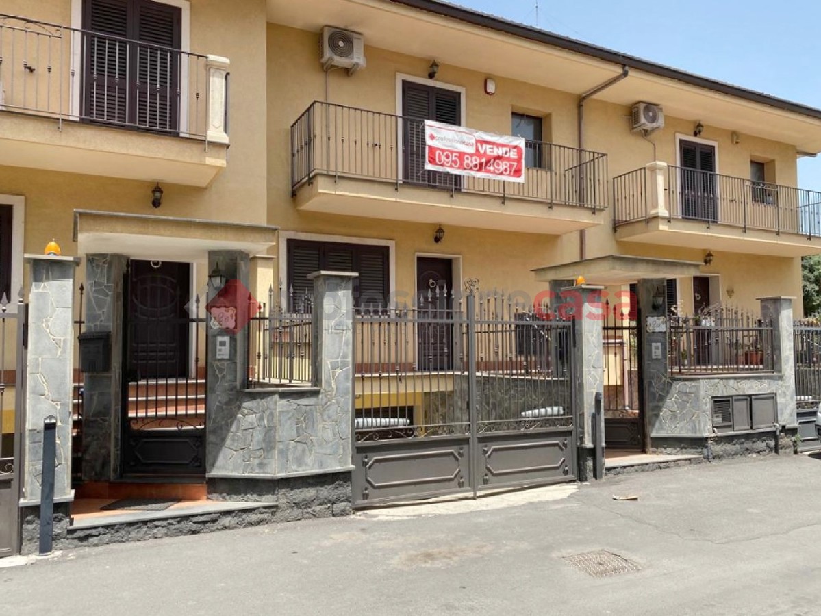 Foto 3 di 33 - Villa a schiera in vendita a Belpasso