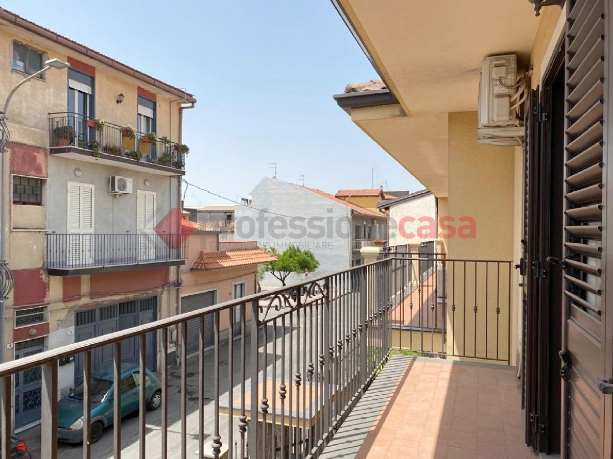 Foto 18 di 33 - Villa a schiera in vendita a Belpasso