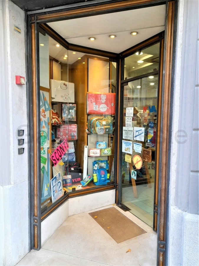 Foto 2 di 7 - Negozio in vendita a Trieste