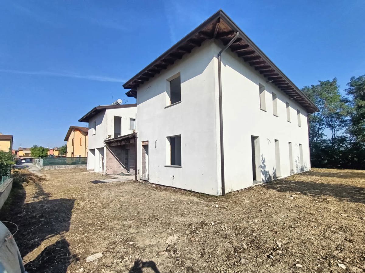 Casa indipendente in vendita a Stagno Lombardo (CR)