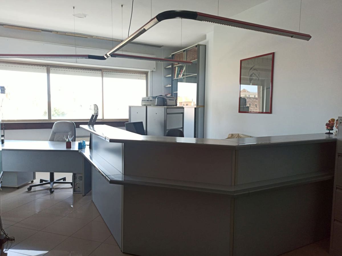 Foto 1 di 13 - Ufficio in affitto a Oristano