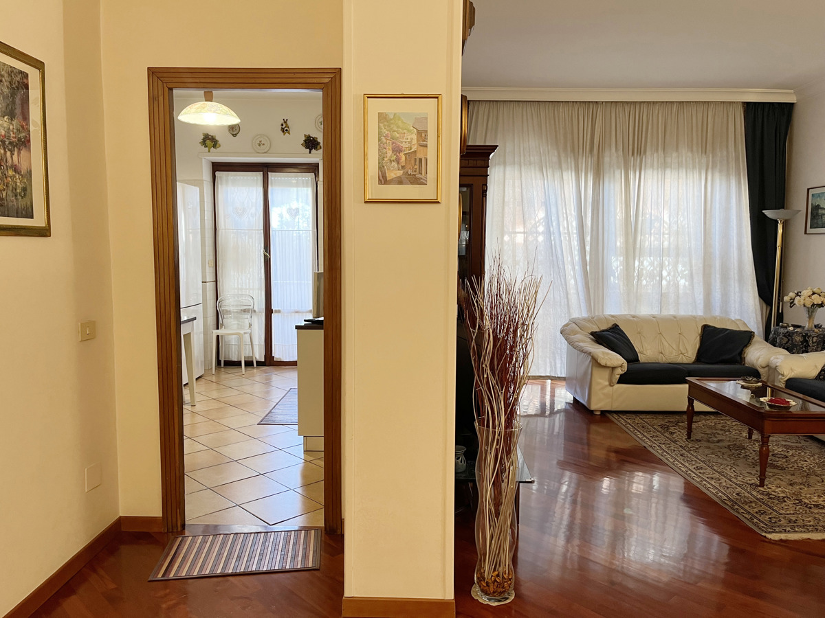 Foto 11 di 31 - Appartamento in vendita a Roma