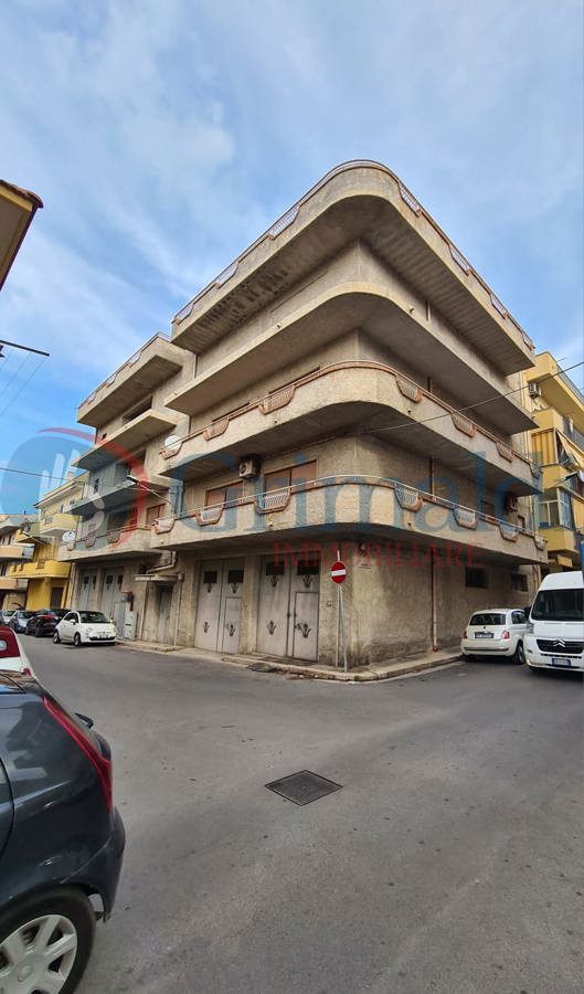 Foto 3 di 10 - Palazzo o stabile in vendita a Bagheria