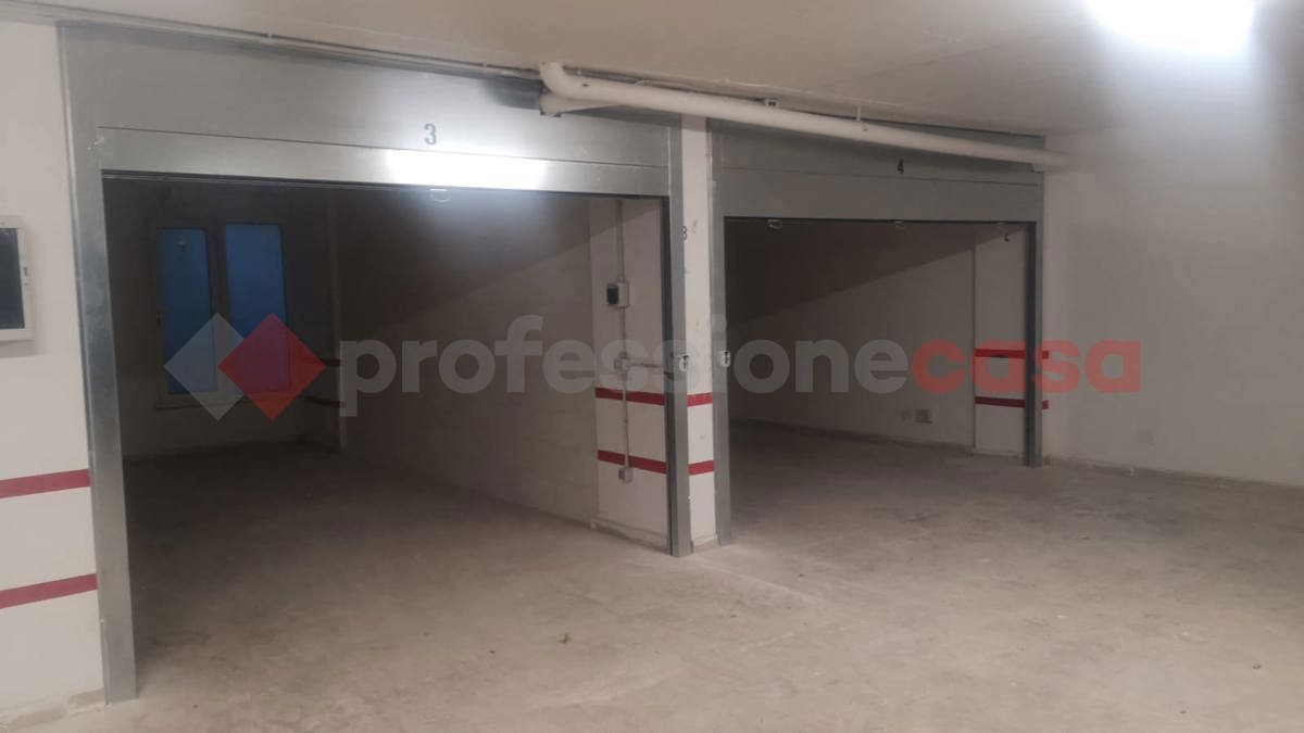 Foto 2 di 8 - Garage in vendita a Bari