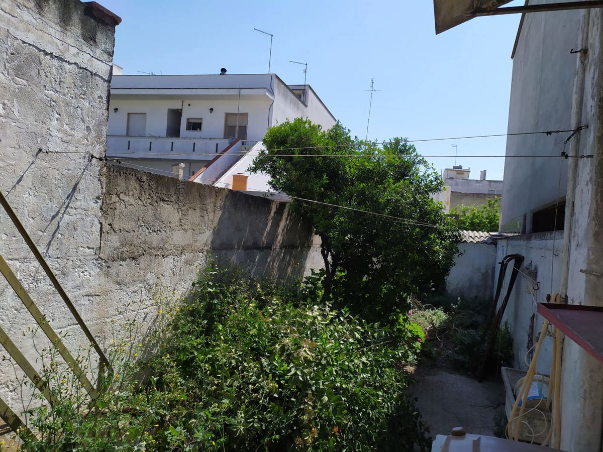 Foto 1 di 10 - Casa indipendente in vendita a Maruggio