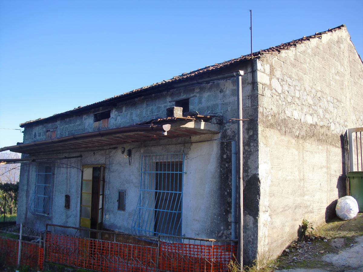 Foto 1 di 13 - Casa indipendente in vendita a Celle di Bulgheria