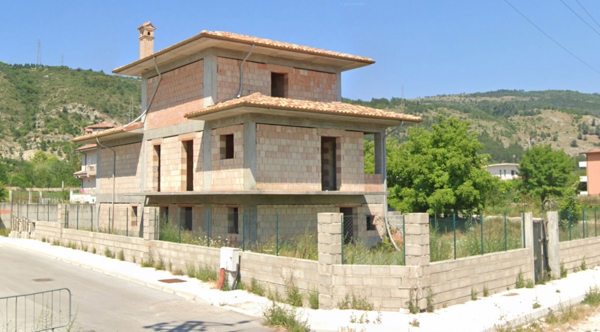Foto 1 di 11 - Villa in vendita a Avezzano