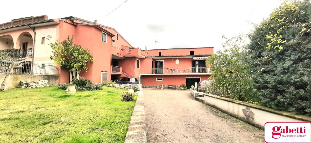 Foto 2 di 31 - Villa in vendita a Teano