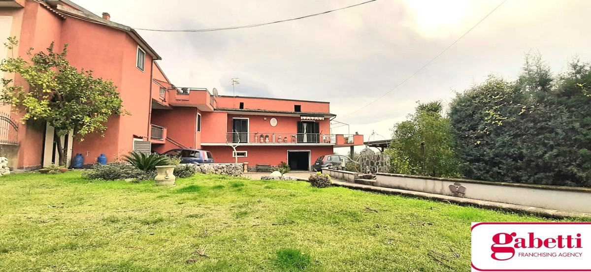 Foto 1 di 31 - Villa in vendita a Teano