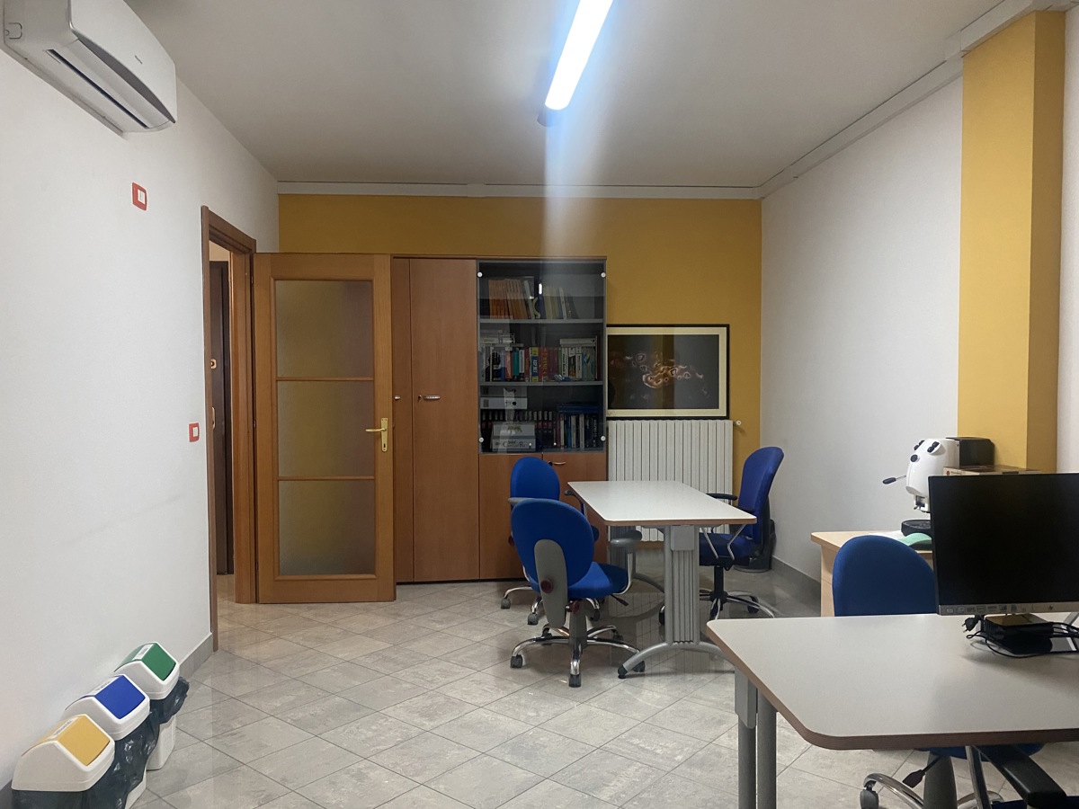Foto 7 di 10 - Ufficio in vendita a Avellino