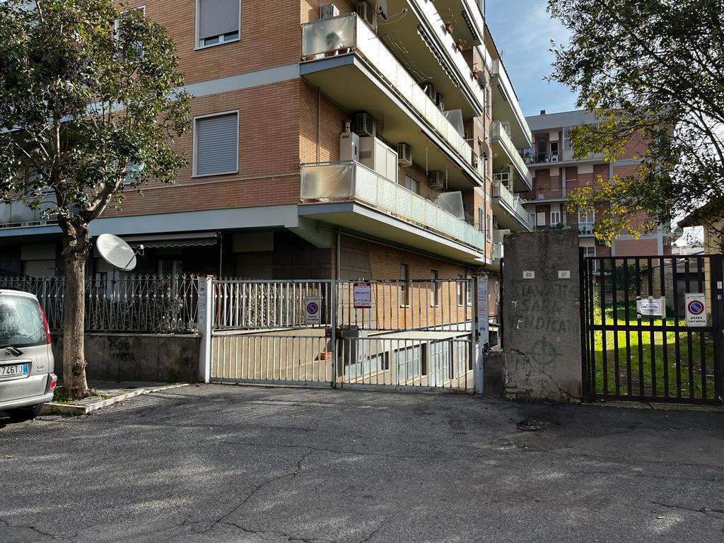 Foto 1 di 15 - Garage in vendita a Ciampino