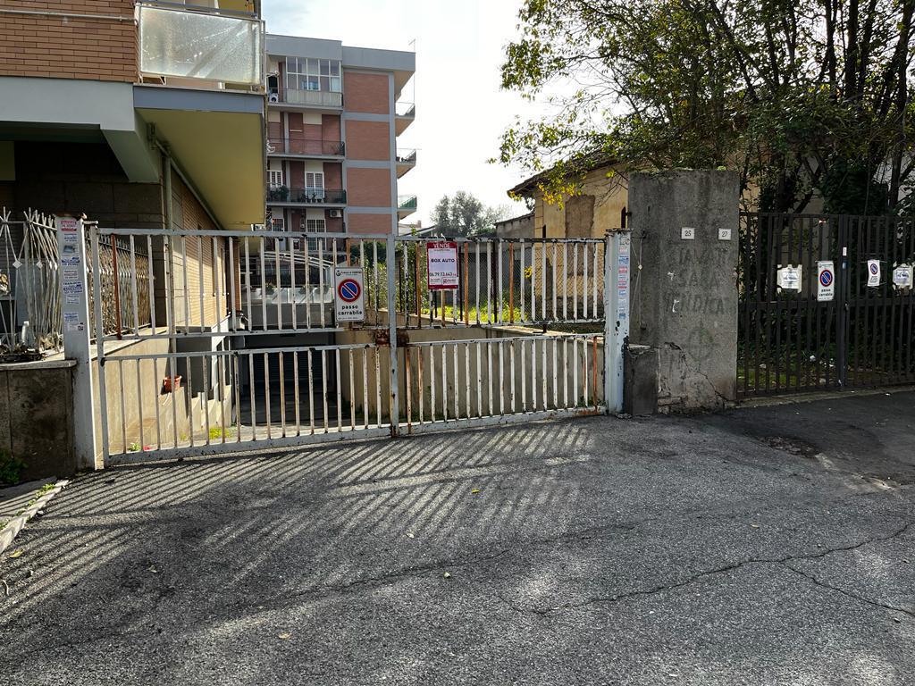 Foto 8 di 20 - Garage in vendita a Ciampino
