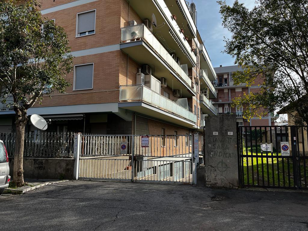 Foto 3 di 20 - Garage in vendita a Ciampino